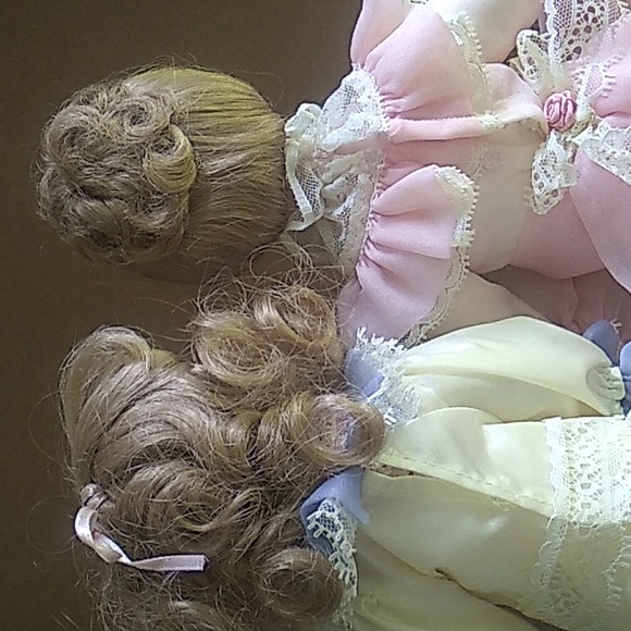 Vintage Danbury Mint Porcelain Mother & Daughter Dolls with Certificate - Picture 7 of 12